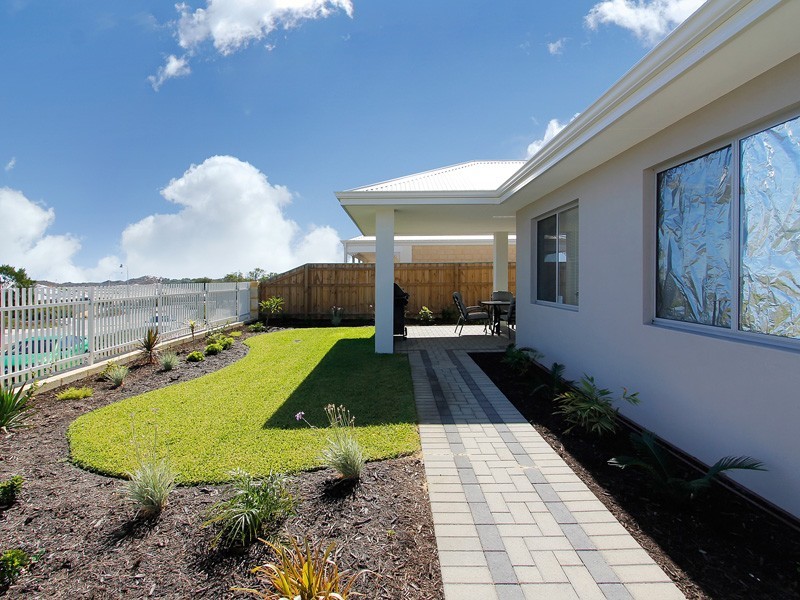 1 Hopbush Lane, Yanchep WA 6035