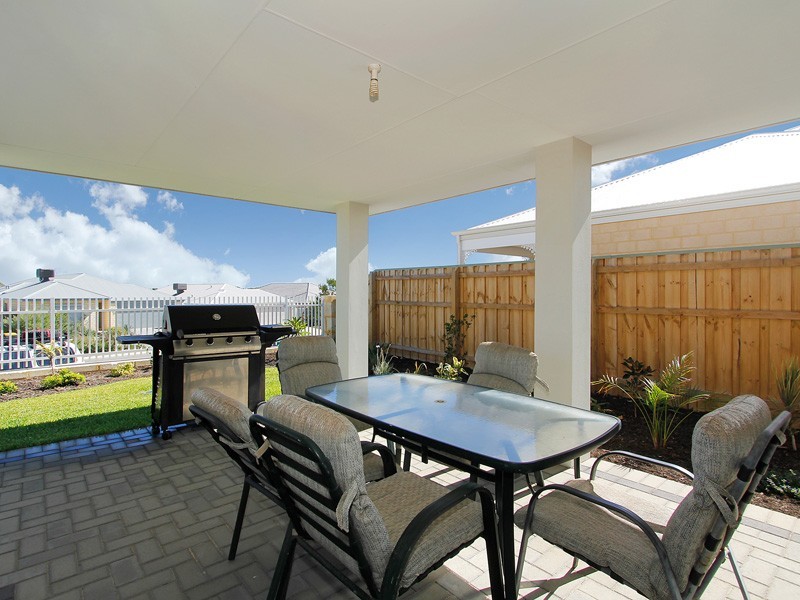 1 Hopbush Lane, Yanchep WA 6035