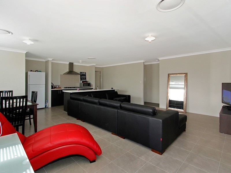 1 Hopbush Lane, Yanchep WA 6035