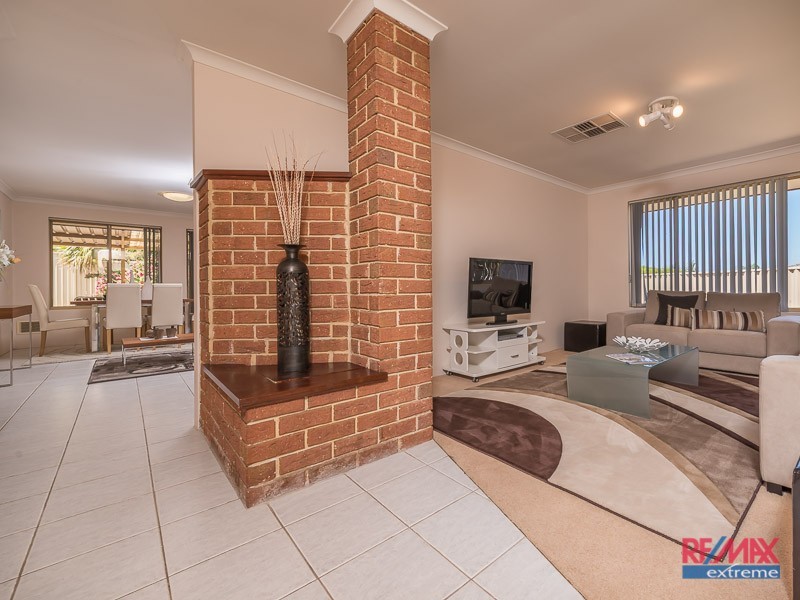 18 Darvel Close, Kinross WA 6028