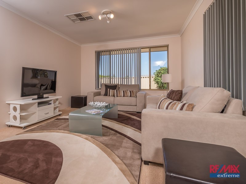 18 Darvel Close, Kinross WA 6028