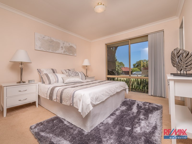 18 Darvel Close, Kinross WA 6028