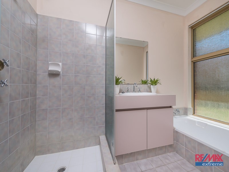 18 Darvel Close, Kinross WA 6028