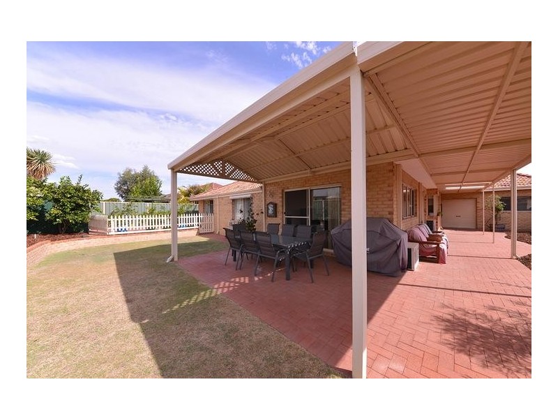 18 Minjah Circuit, Carramar WA 6031