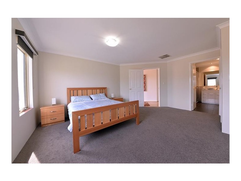 18 Minjah Circuit, Carramar WA 6031