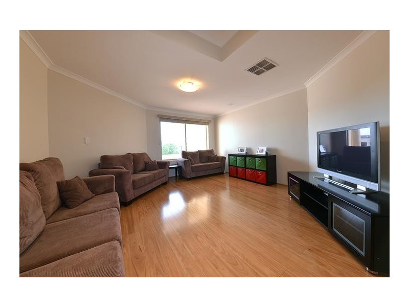 18 Minjah Circuit, Carramar WA 6031