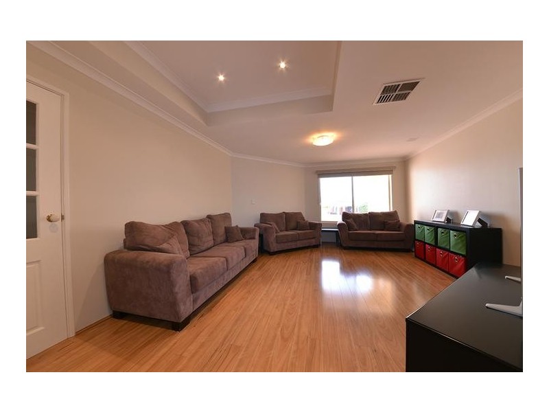 18 Minjah Circuit, Carramar WA 6031