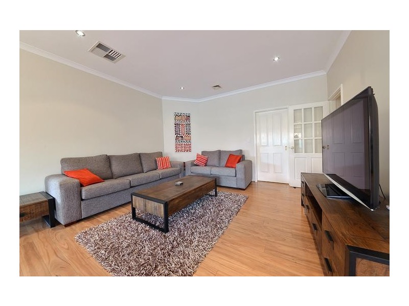 18 Minjah Circuit, Carramar WA 6031