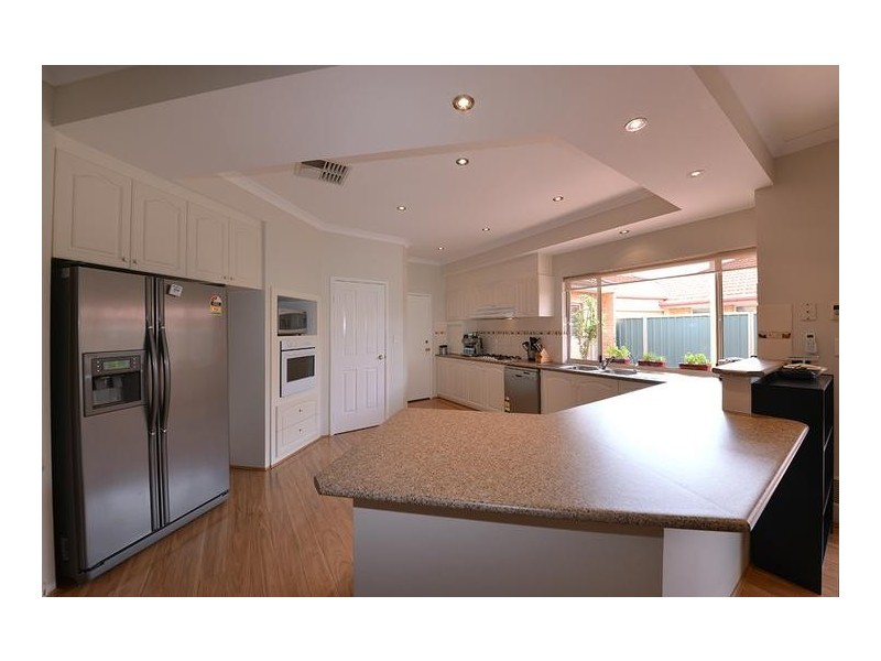 18 Minjah Circuit, Carramar WA 6031