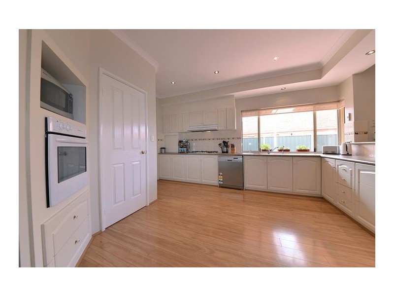 18 Minjah Circuit, Carramar WA 6031