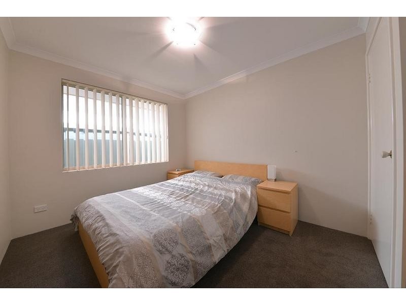 18 Minjah Circuit, Carramar WA 6031