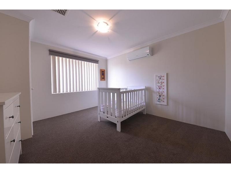 18 Minjah Circuit, Carramar WA 6031