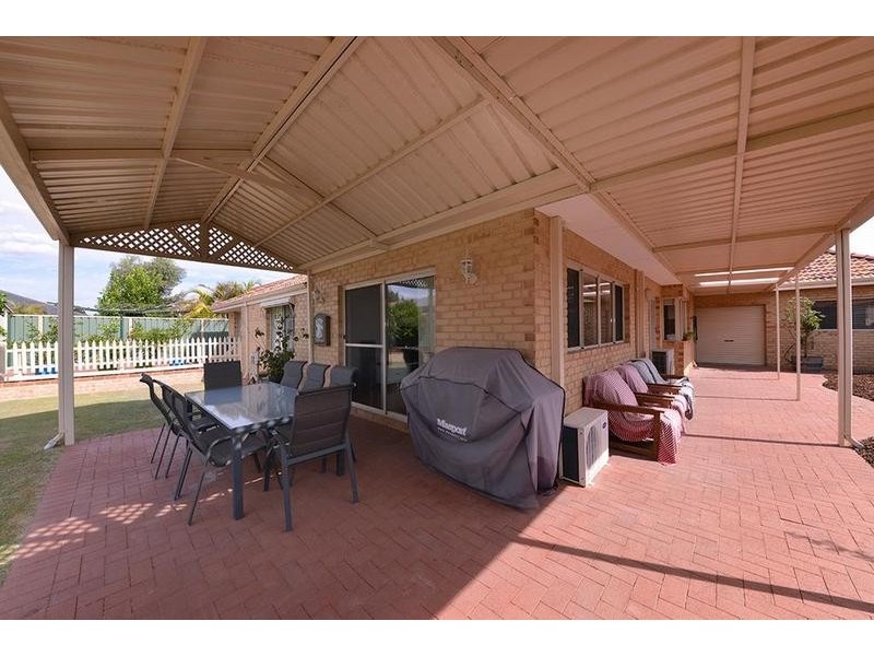 18 Minjah Circuit, Carramar WA 6031