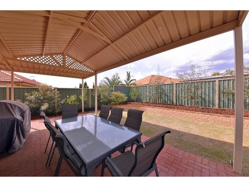 18 Minjah Circuit, Carramar WA 6031