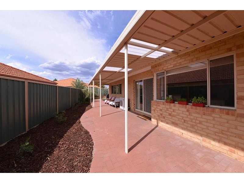 18 Minjah Circuit, Carramar WA 6031