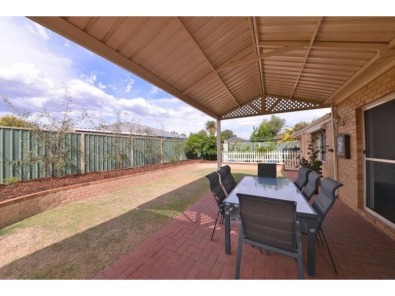 18 Minjah Circuit, Carramar WA 6031