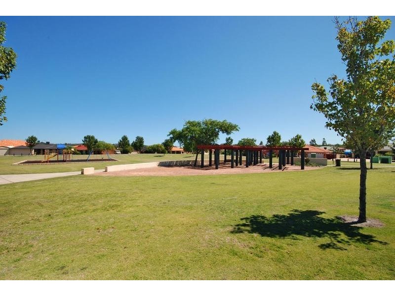 18 Minjah Circuit, Carramar WA 6031