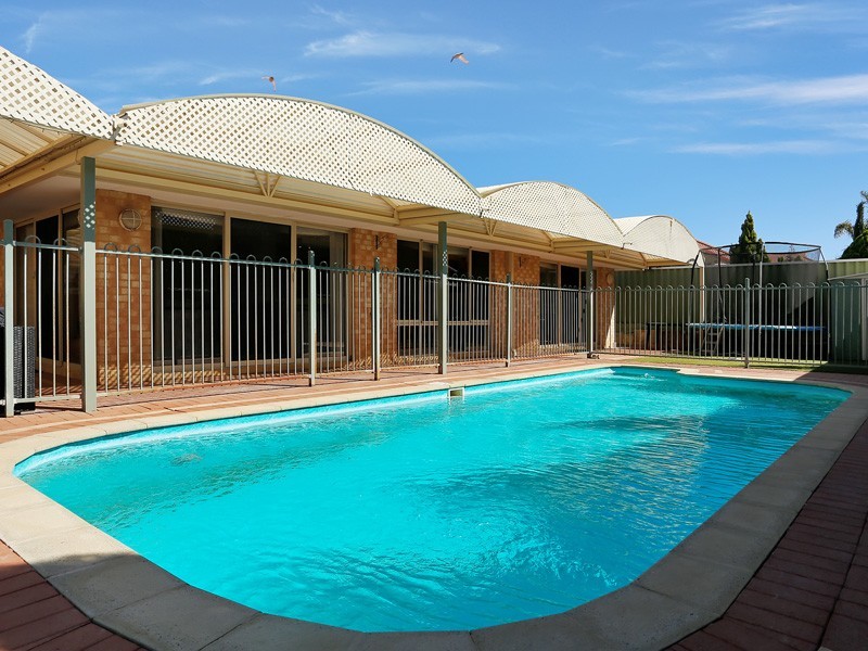 23 Dalzell Turn, Kinross WA 6028