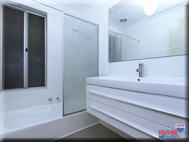 8 Fawkner Road, Two Rocks WA 6037