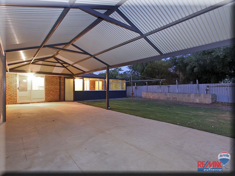 8 Fawkner Road, Two Rocks WA 6037