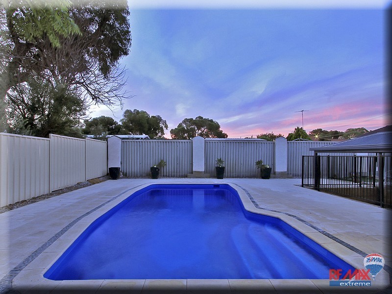 8 Fawkner Road, Two Rocks WA 6037