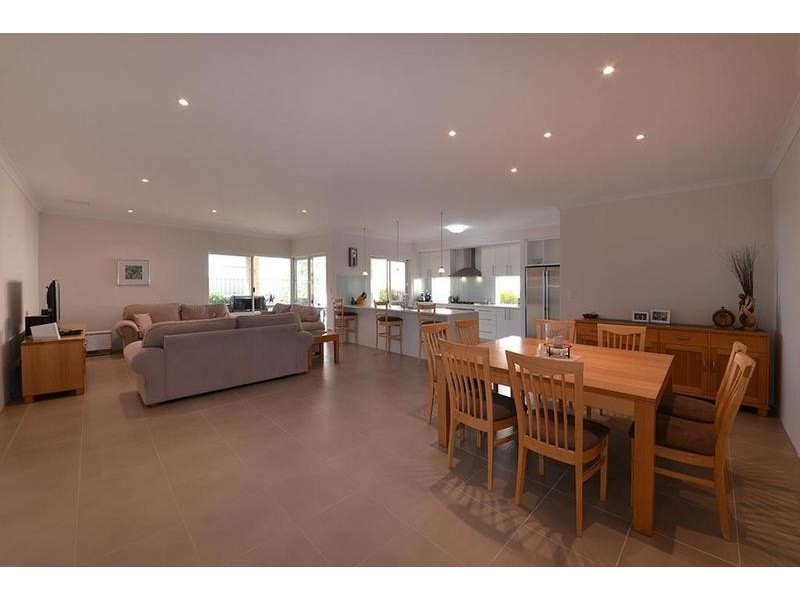 8 Kandinsky Approach, Tapping WA 6065