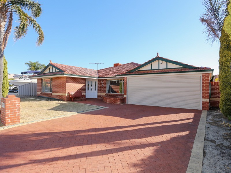 4 Culroy Grove, Kinross WA 6028