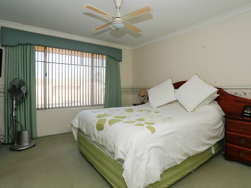 4 Culroy Grove, Kinross WA 6028