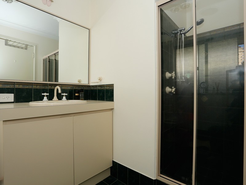 4 Culroy Grove, Kinross WA 6028