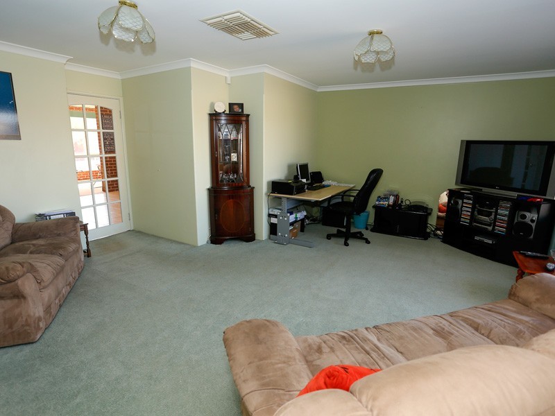 4 Culroy Grove, Kinross WA 6028