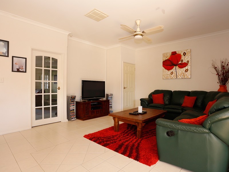 4 Culroy Grove, Kinross WA 6028