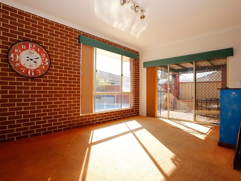 4 Culroy Grove, Kinross WA 6028