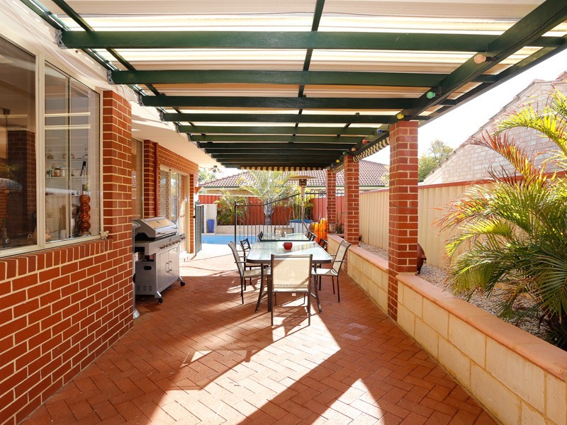 4 Culroy Grove, Kinross WA 6028