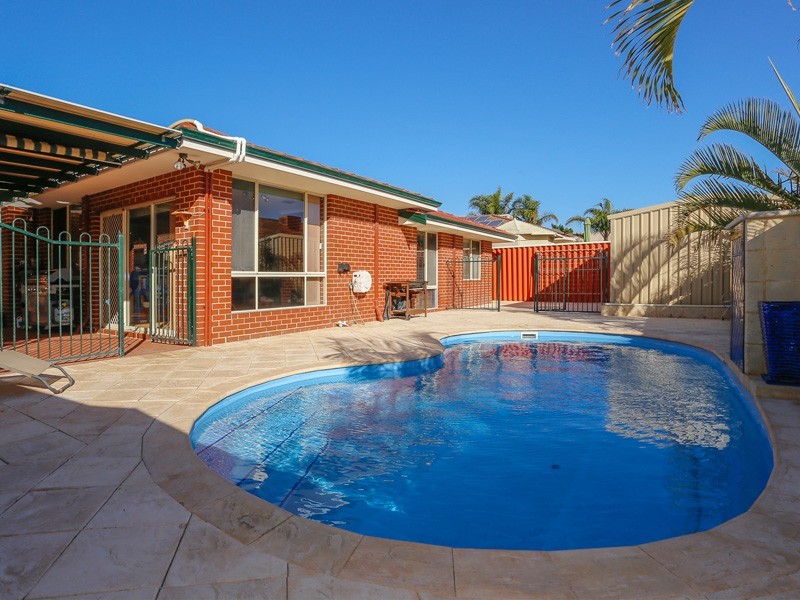 4 Culroy Grove, Kinross WA 6028