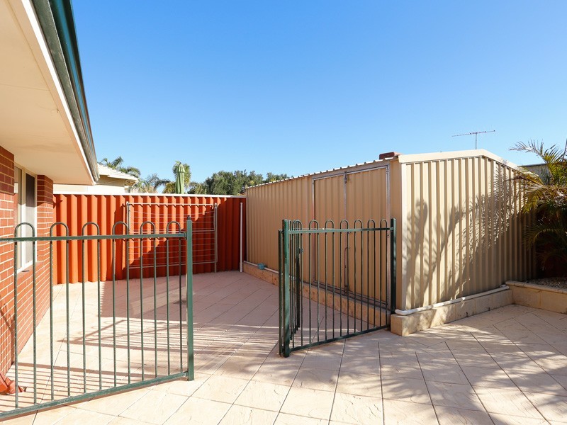 4 Culroy Grove, Kinross WA 6028