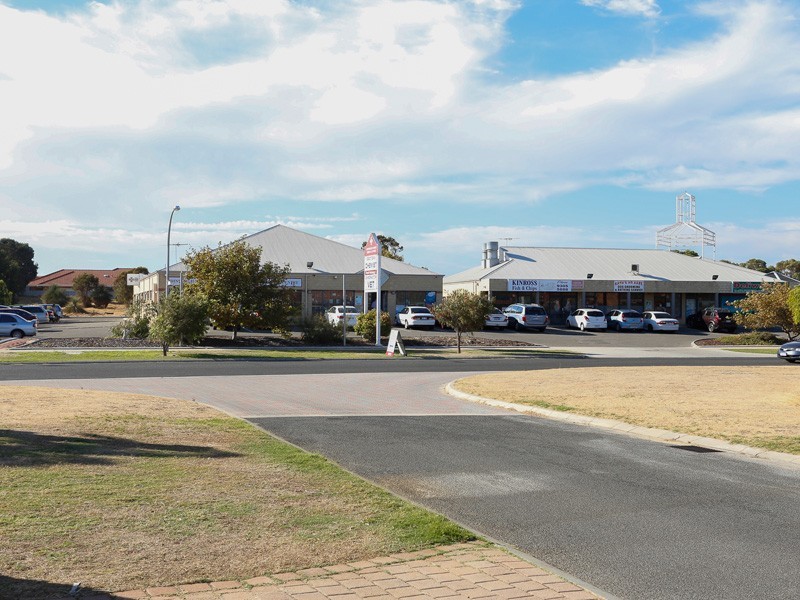 4 Culroy Grove, Kinross WA 6028