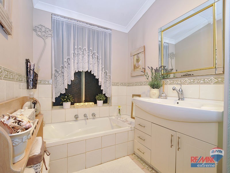 34 Cadoux Loop, Hocking WA 6065