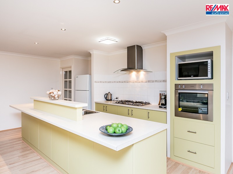 16 Stanbroke Turn, Carramar WA 6031