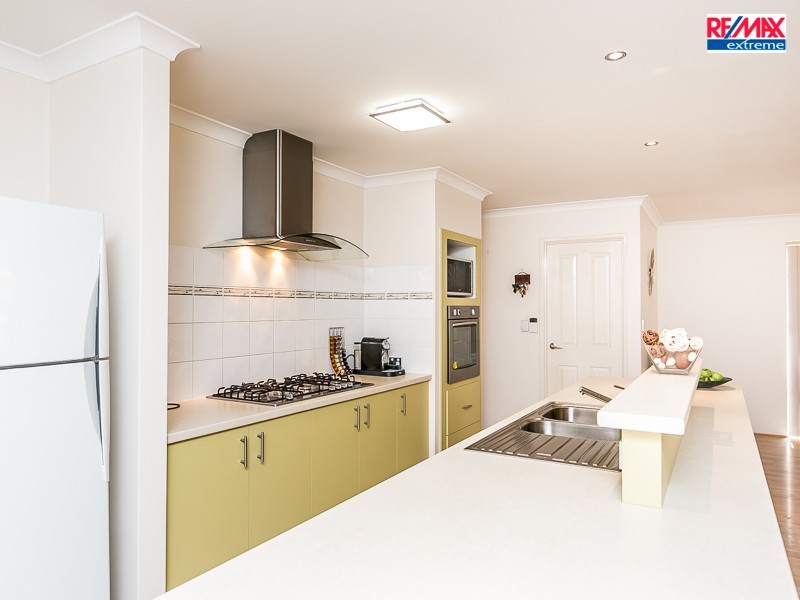 16 Stanbroke Turn, Carramar WA 6031