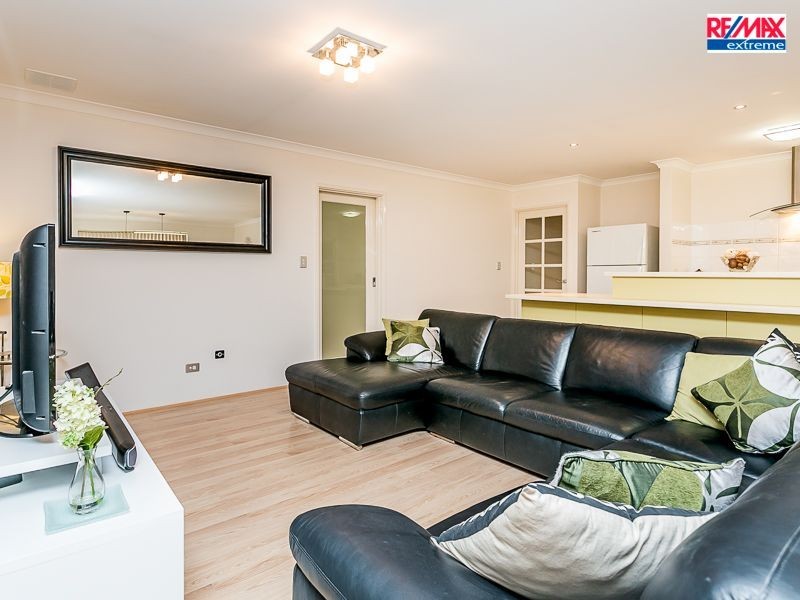 16 Stanbroke Turn, Carramar WA 6031