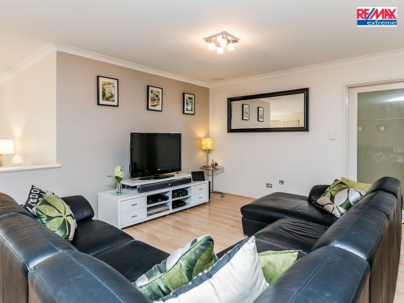 16 Stanbroke Turn, Carramar WA 6031