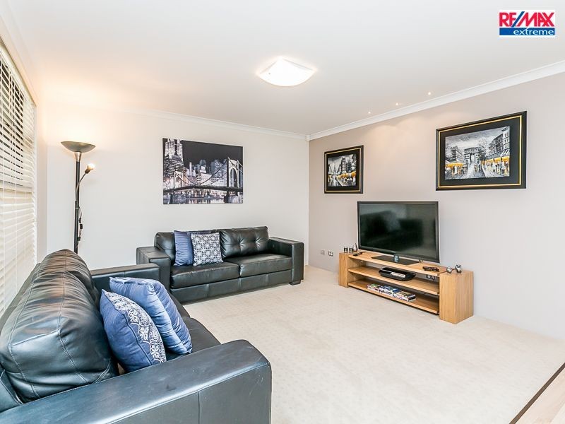 16 Stanbroke Turn, Carramar WA 6031