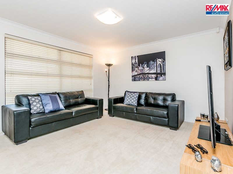 16 Stanbroke Turn, Carramar WA 6031