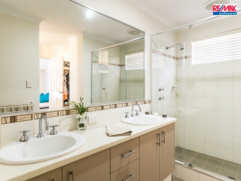 16 Stanbroke Turn, Carramar WA 6031