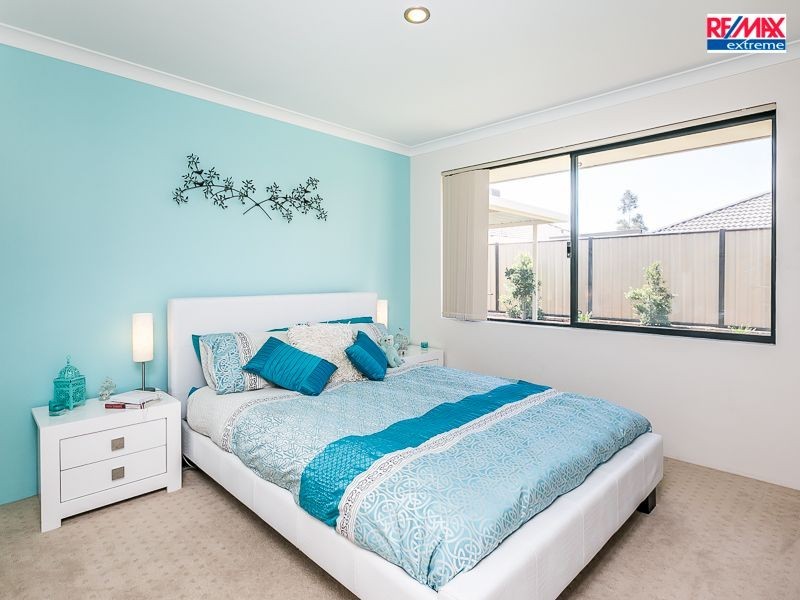 16 Stanbroke Turn, Carramar WA 6031