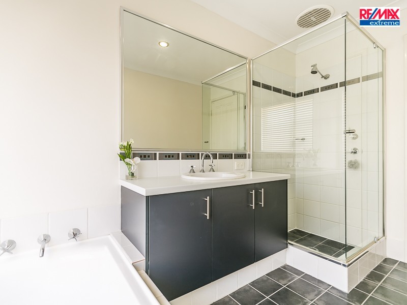 16 Stanbroke Turn, Carramar WA 6031