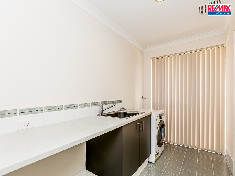 16 Stanbroke Turn, Carramar WA 6031