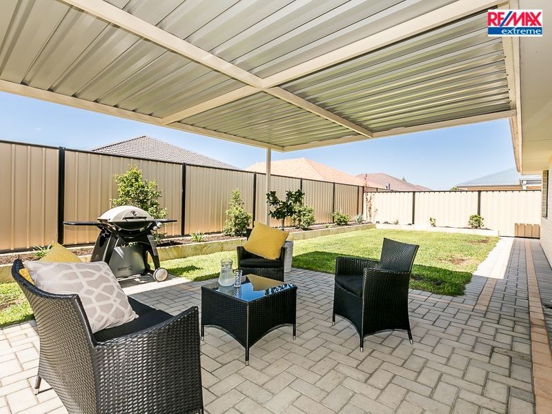 16 Stanbroke Turn, Carramar WA 6031