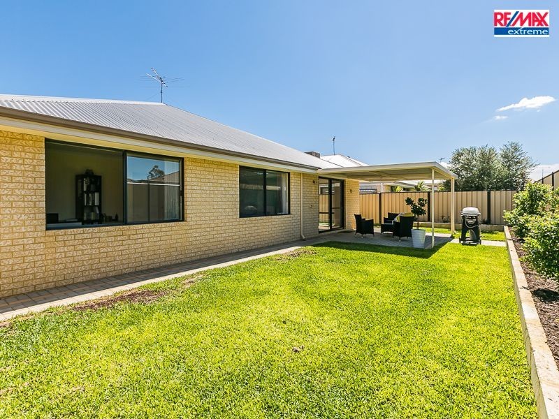 16 Stanbroke Turn, Carramar WA 6031