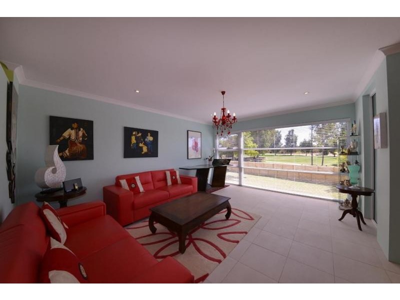 12 Labianca Vista, Carramar WA 6031